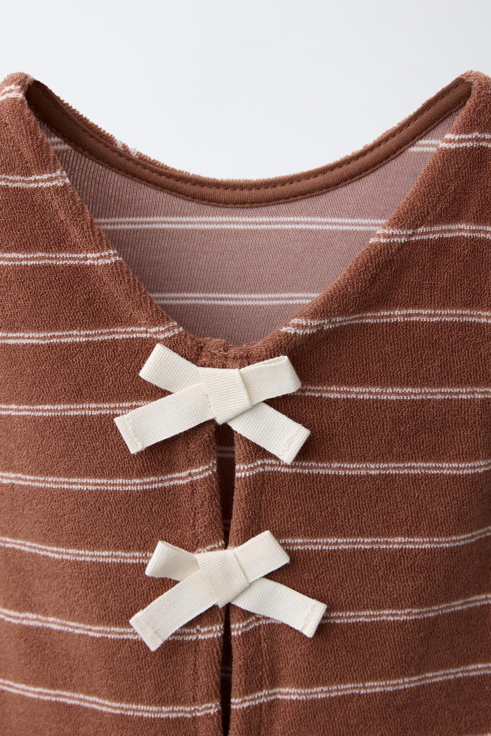 ENSEMBLE T-SHIRT ET SHORT À RAYURES EFFET ÉPONGE